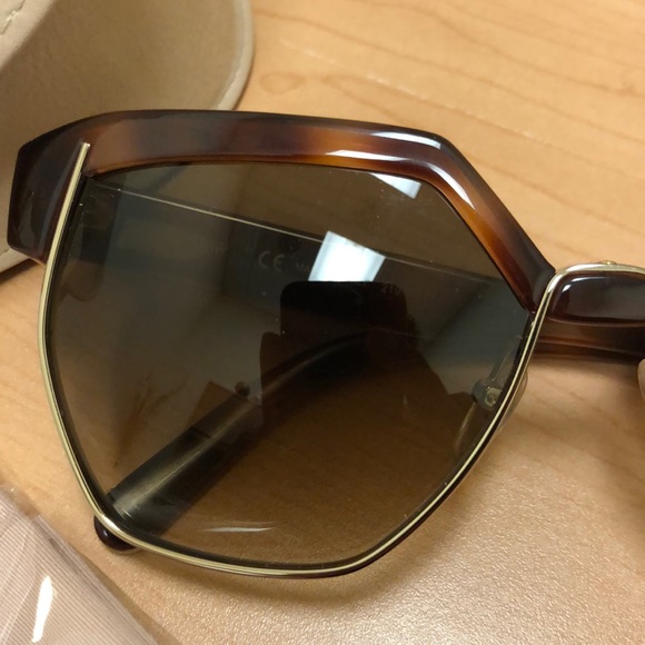 Chloe Sunglasses w Case - Picture 3 of 7